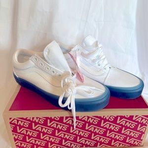 Vans off the wall old school shoes/ sneakers size mens 6. Women 7.5 NWT